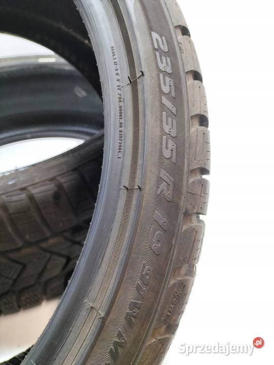 2x OPONA ZIMOWA PIRELLI SOTTOZERO 3 23535R19 Samochodowe sprzedam