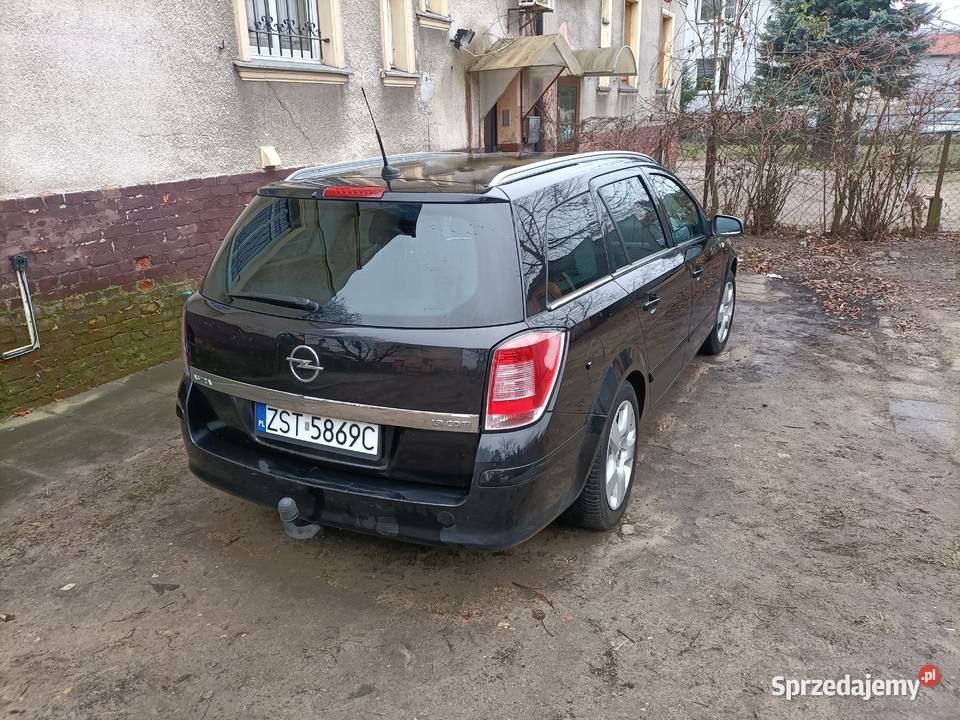 Opel Astra kombi 2007 czarna manualna Stargard