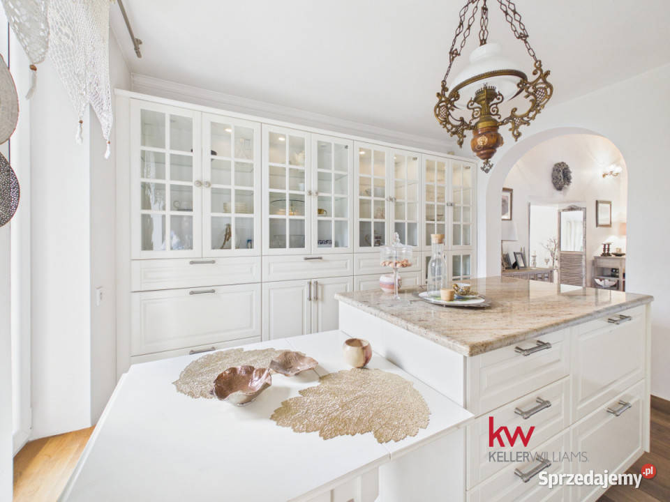 sprzedaży domu wolnostojącego 280m2 Janów Nieruchomości