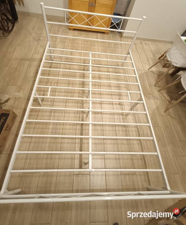 Metalowa rama łóżka Klucze