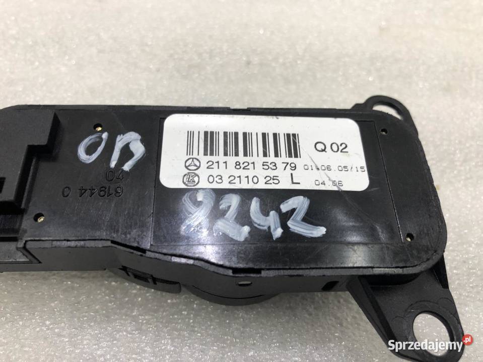 LISTWA BAGAŻNIKA LEWA MERCEDES W204 2048600124