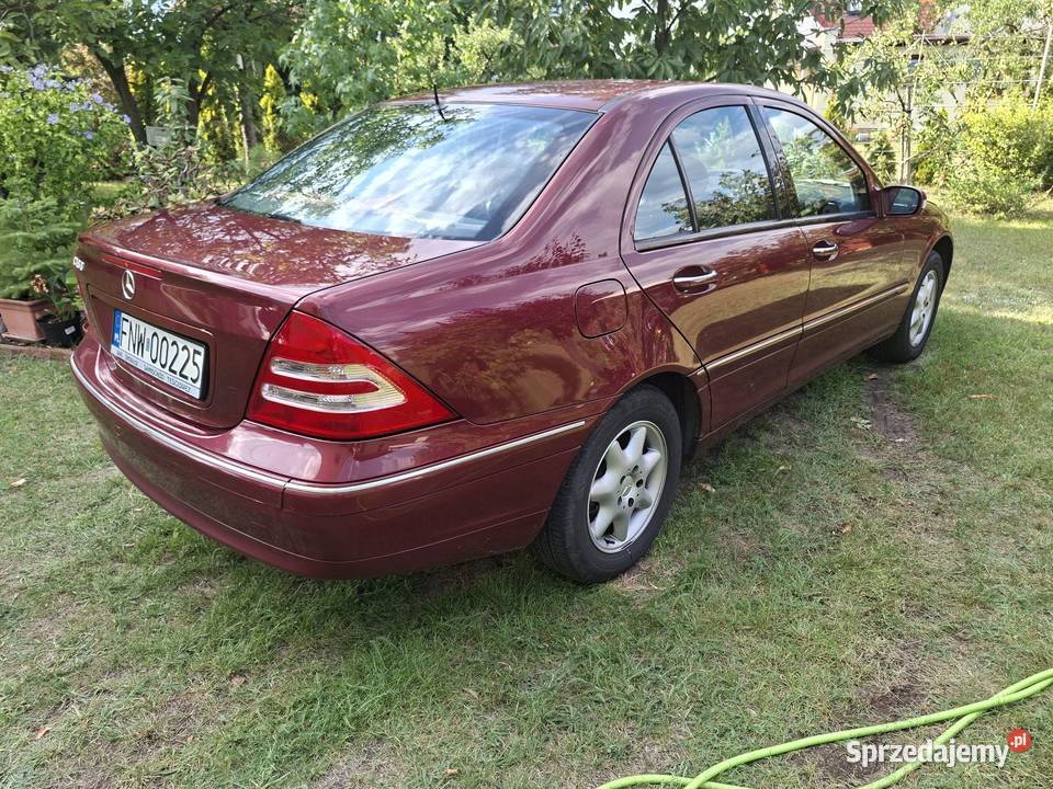 MercedesBenz Cklasa W203 sedan aluminiowe felgi Klasa C Nowa Sól