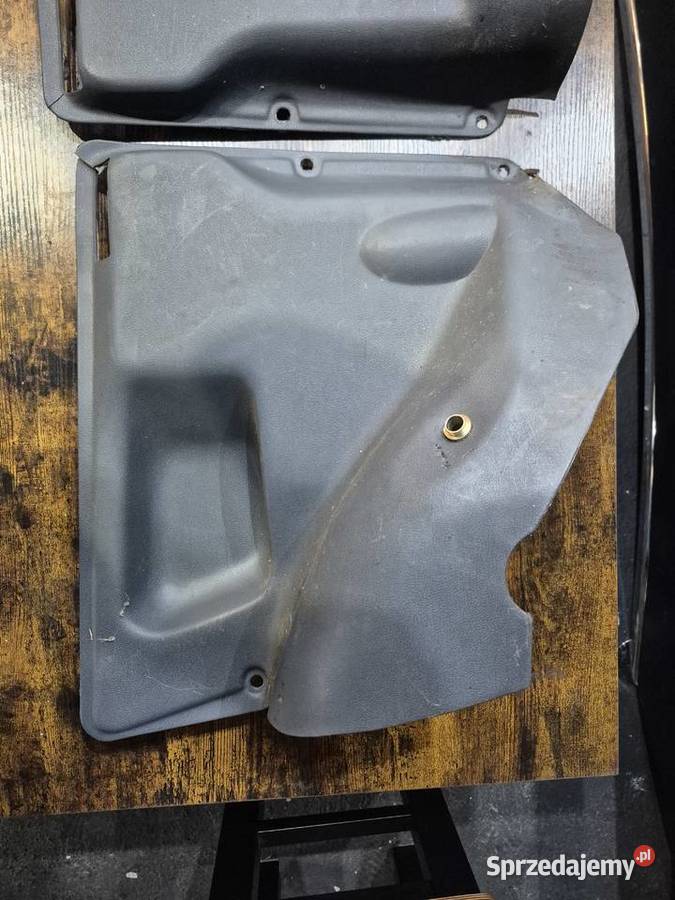Boki tylnych nadkoli fiat 126p Dobrodzień