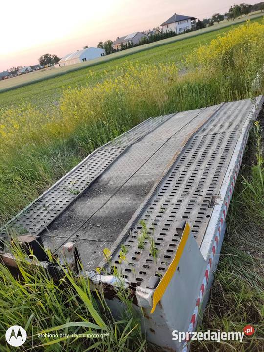 Najazd samochodowy z wciągarką zabudowa laweta