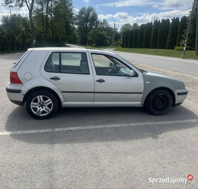 Volkswagen Golf IV 16 benzyna 1999r manualna Pilzno