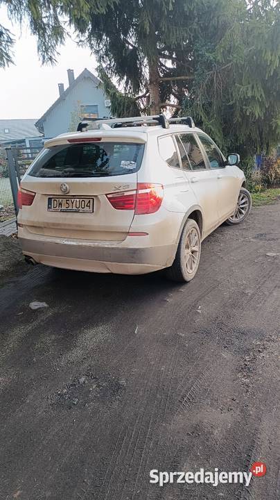 BMW X3 xdrive z jasnym zadbanym środkiem
