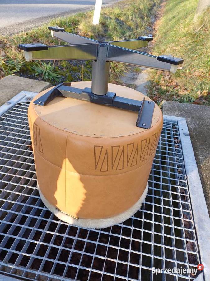 Retro pufa obrotowa skórkowa z 1972 roku Lubań