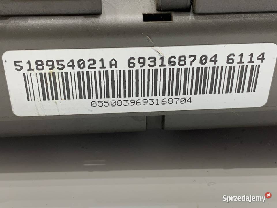 SKRZYNKA BEZPIECZNIKÓW BMW E70 B010105300 SUV