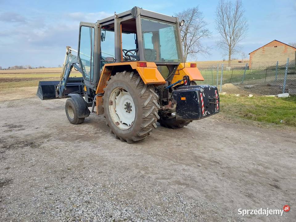 Renault 8512 z turem