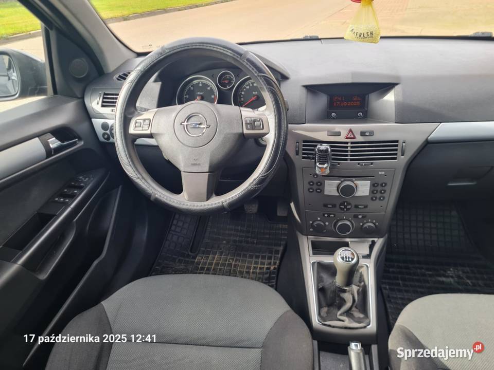 OPEL ASTRA ładna długie opłaty 2006r sprzedam