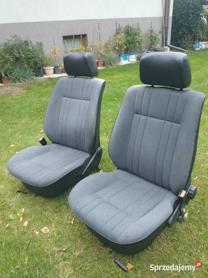 Fotele kanapa golf jetta 2 5d bez dziur Jaworzno