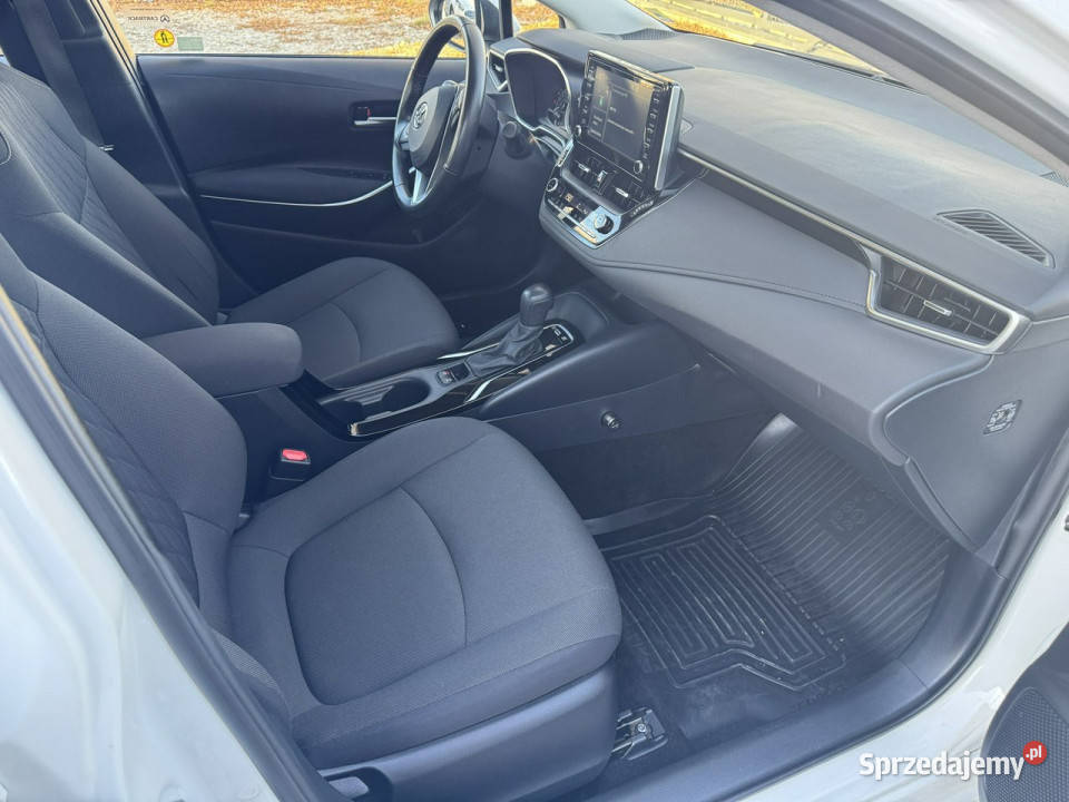 Toyota Corolla 18 HSD FVat 23 Ast Parkowani kurtyny powietrzne Otwock Mały