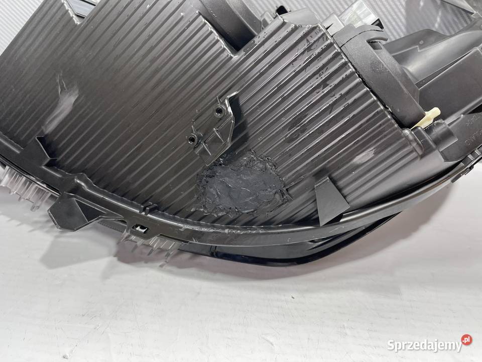 PEUGEOT 208  2 PRAWA LAMPA PRZÓD Ostroróg
