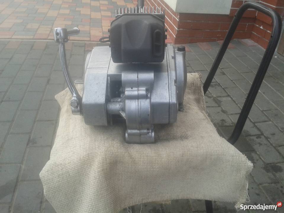 Mam do sprzedania silnik komara silnik jest nowy 50cm3 Kopcie