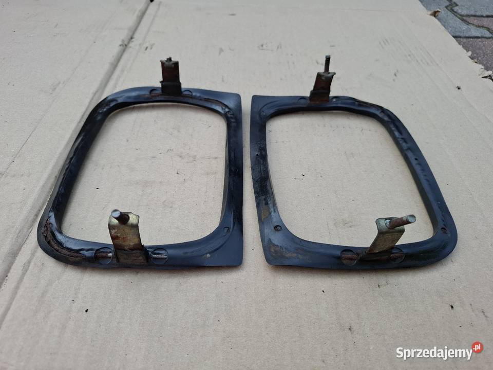 Zewnętrzne ramki reflektorów przednich Fiat 126p