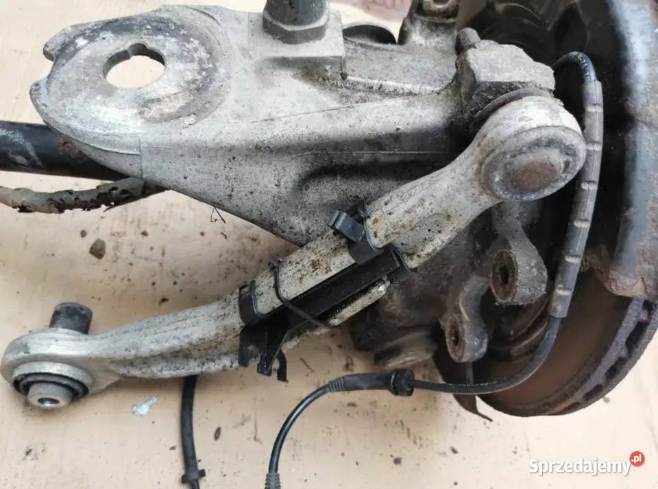 Piasta zwrotnica półoś prawy tył BMW E39 kombi osobowe Zwrotnice Żory sprzedam