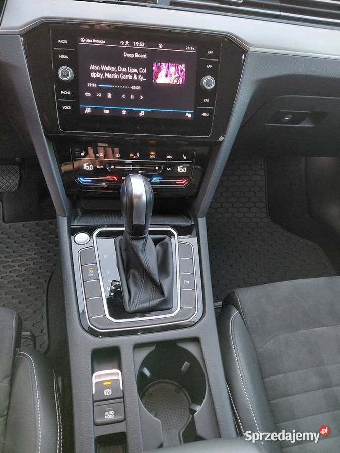 ładny Passat b8 2022 bezwypadkowy
