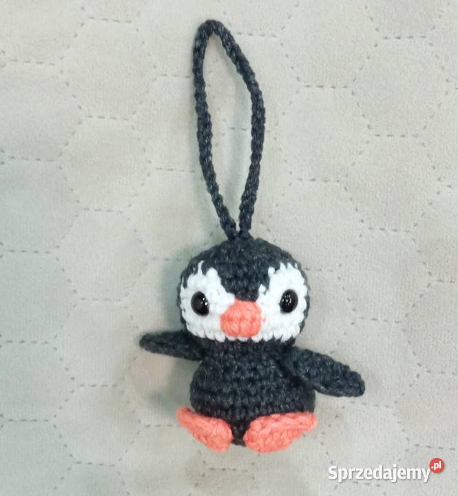 Pingwinek wykonany na szydełku brelok sprzedam