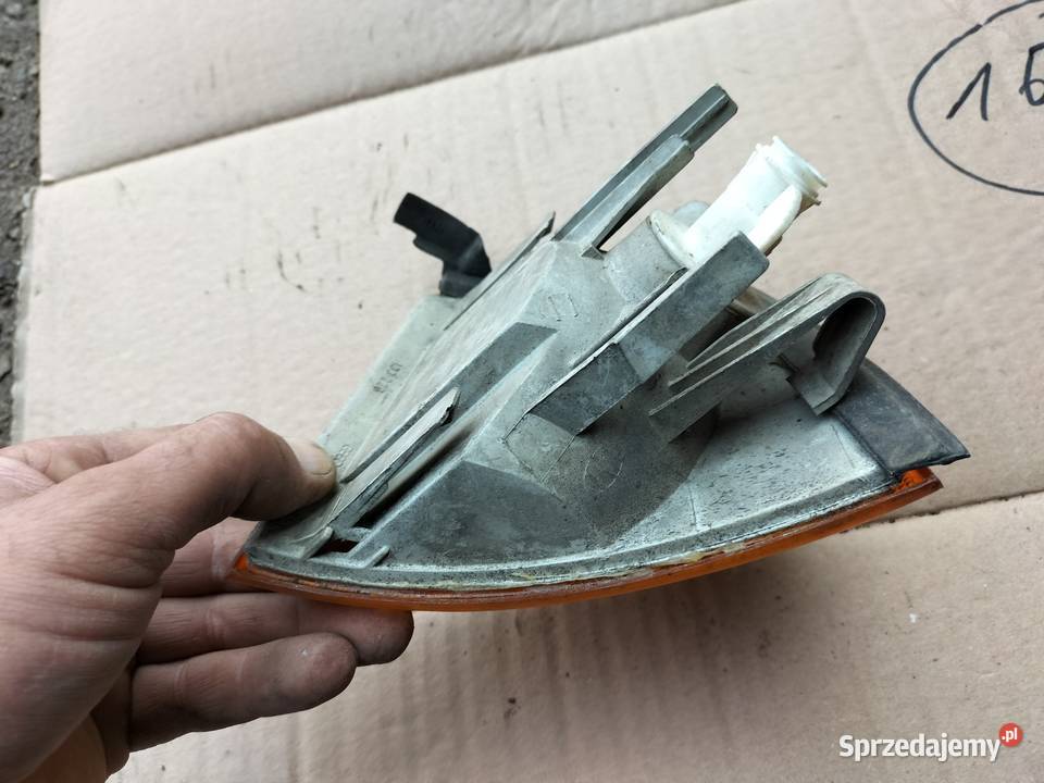 AUDI 80B3 80 B3 KIERUNKOWSKAZ PRAWY Kamień-Kolonia