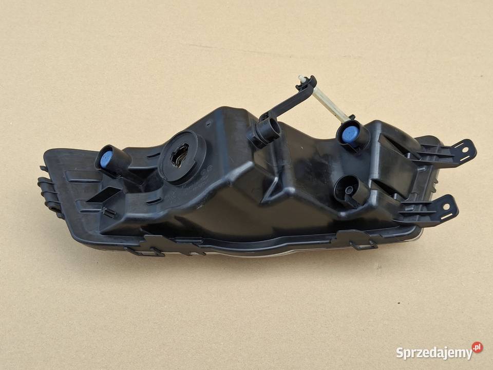 SKODA RAPID HALOGEN LEWY LAMPA PRZECIWMGIELNA osobowe Bieleń