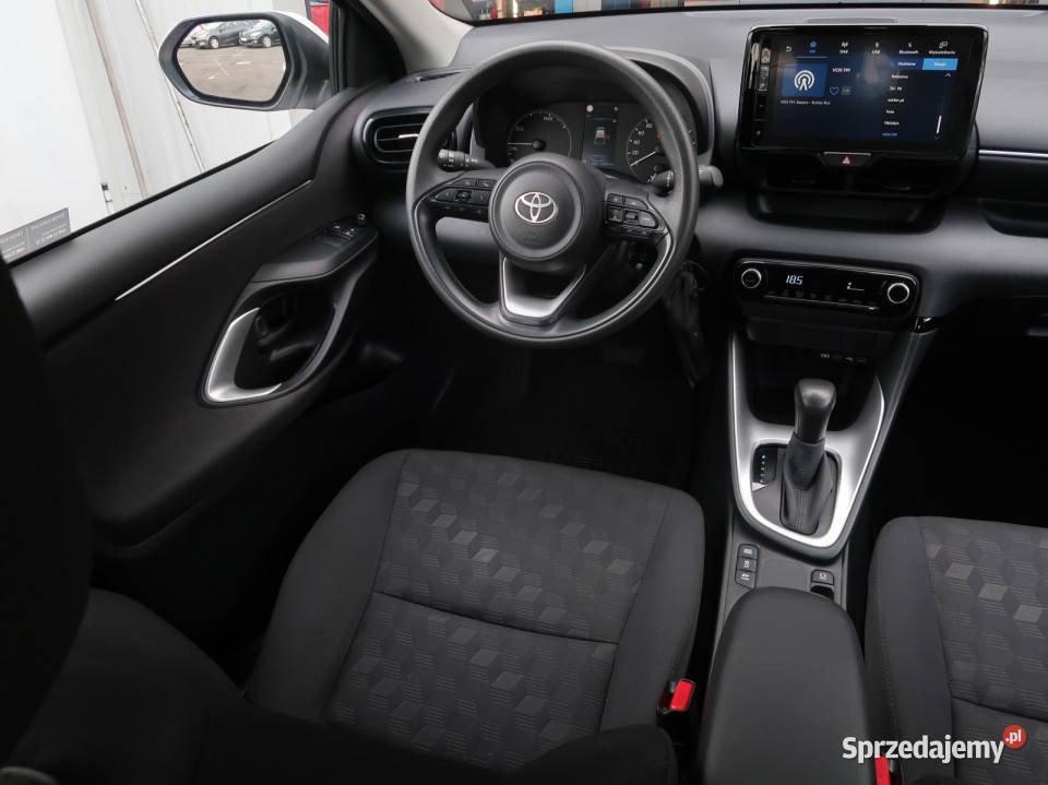 Toyota Yaris 15 VVTi Hybrid asystent pasa ruchu Lublin