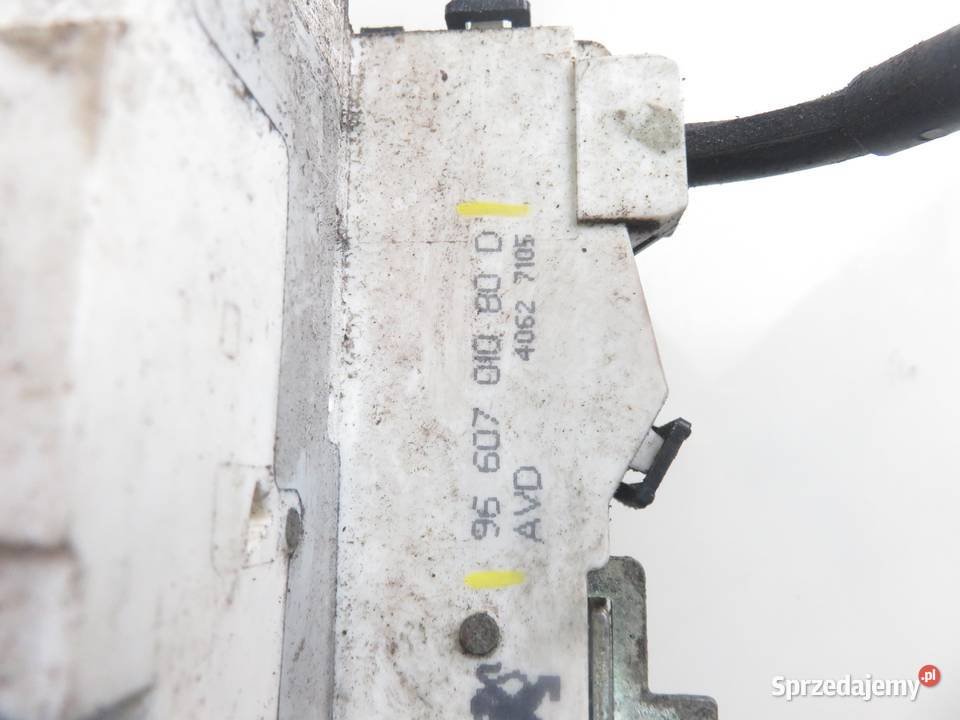 ZAMEK PRAWY PRZEDNI PEUGEOT 1007 9660701080