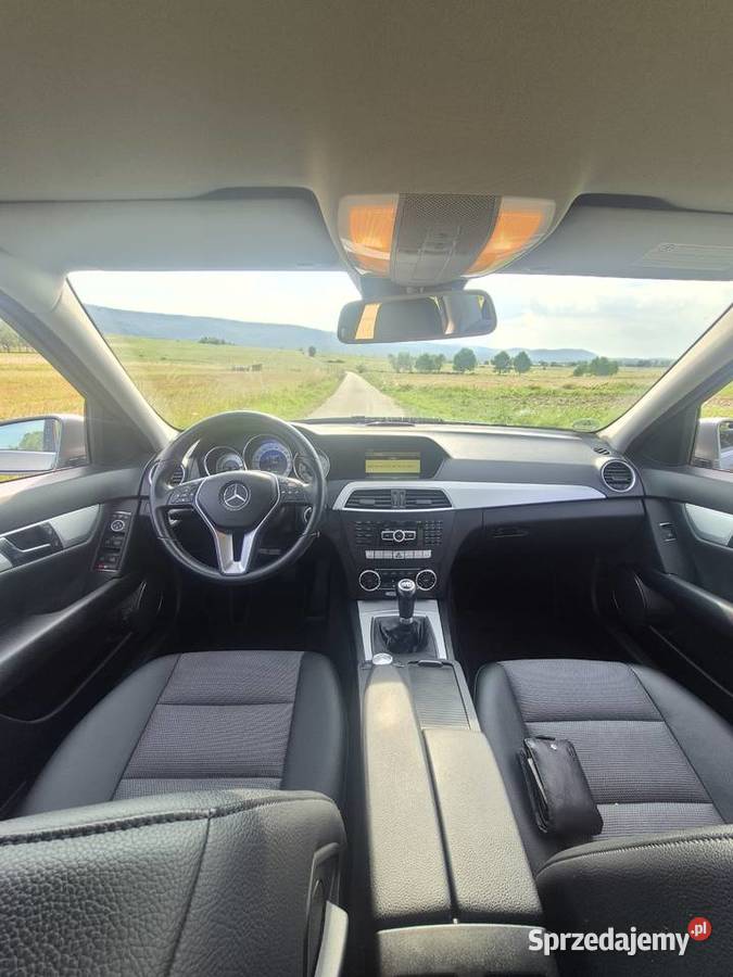 Mercedes C klasa 18 benzyna piękny stan