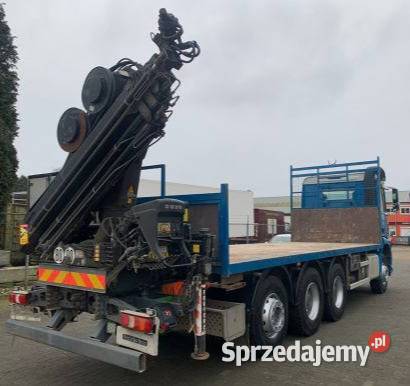 Budowlany 8x4 platforma z dzwigiem Mercedes