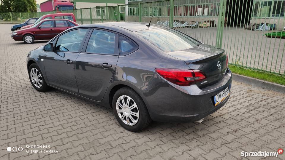 Opel Astra IV sedan 14 BG 2014r LED OKAZJA garażowany Zamość sprzedam