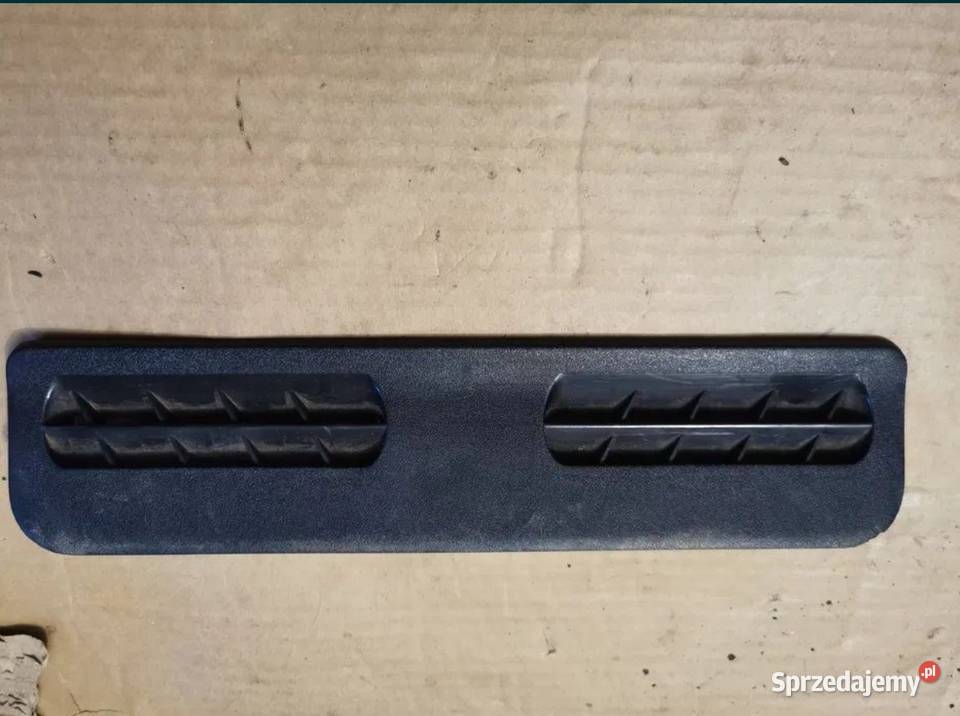 Kratka nawiewu na nogi pod siedzenie BMW E34 Żory