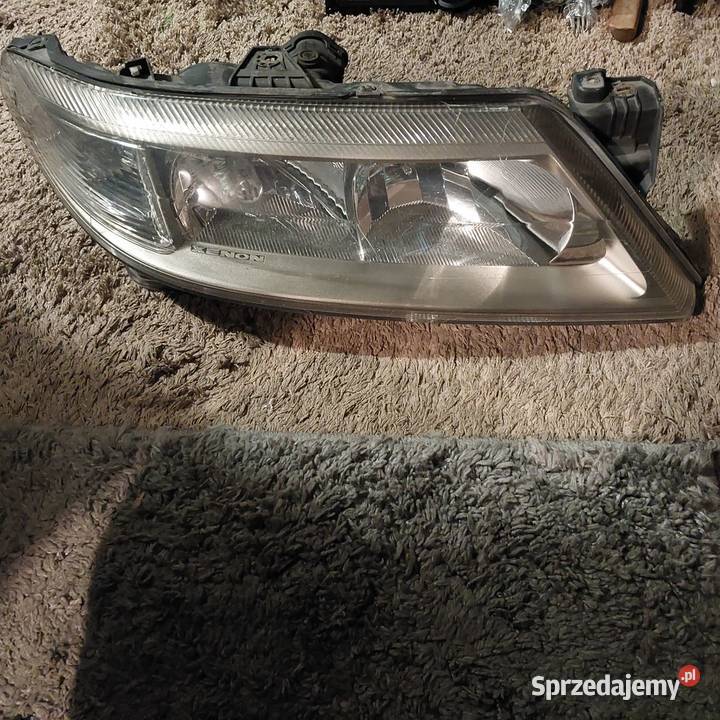 Lampa prawa przód Renault Laguna ll xenon Kiełczów