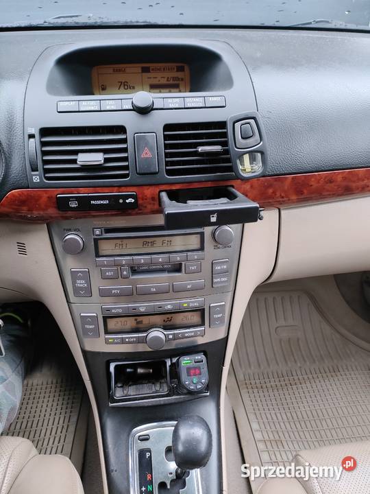 Toyota Avensis 2004 benzyna Krosno sprzedam