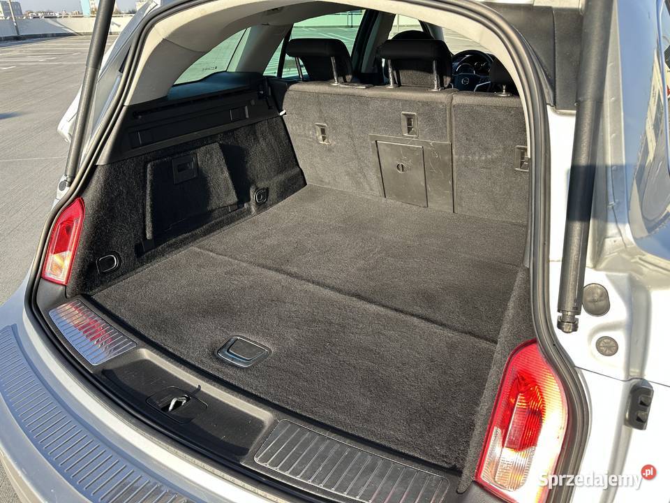 Opel Insignia A 20 CDTI 160 Sports Tourer 2011 2000cm3 Radom sprzedam