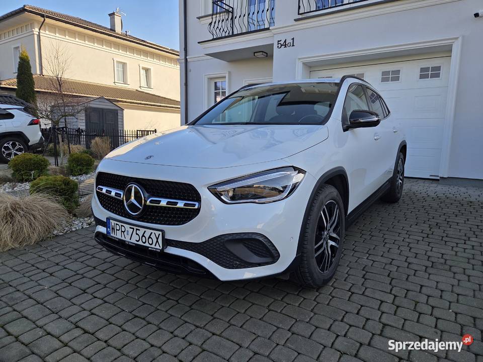 Mercedes GLA idealny salon bezwypadkowy Rok produkcji 2020 Pęcice Małe