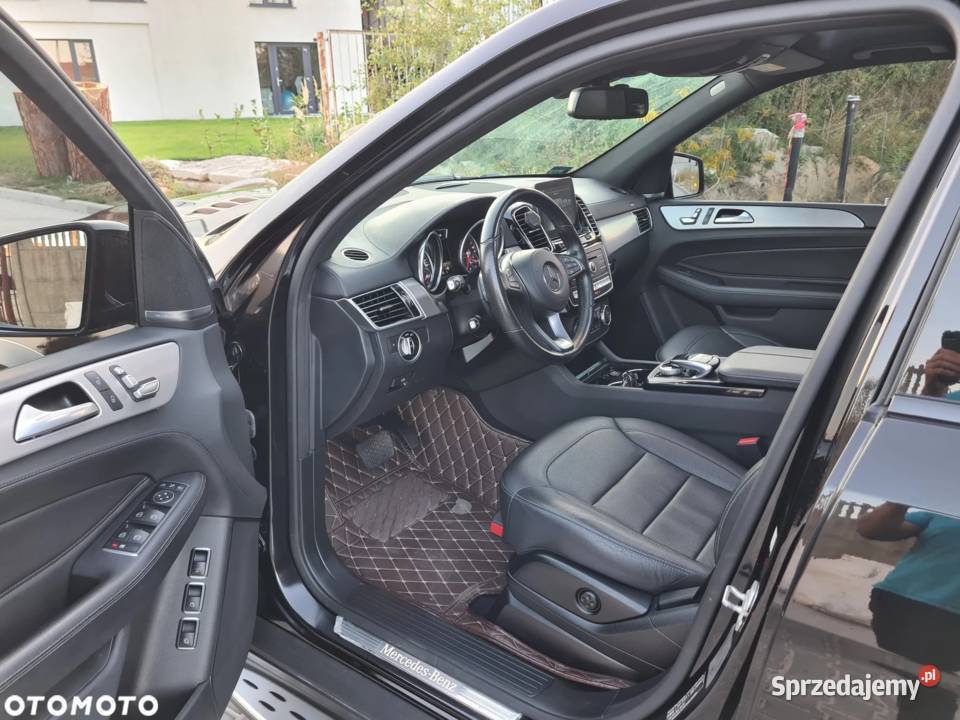 Salon FV23 22 AMG Panorama Dociągi 7 osób Łódź