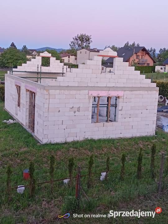 Budowa domu murarz system gospodarczy Roczyny