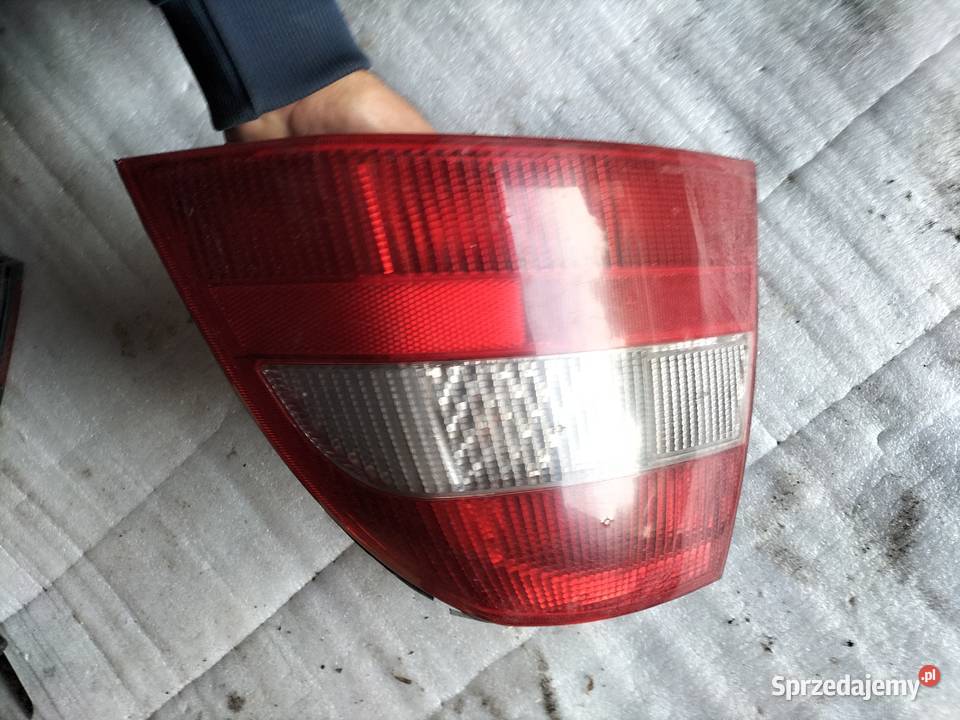 VECTRA B LAMPA PRAWA TYŁ Kamień-Kolonia