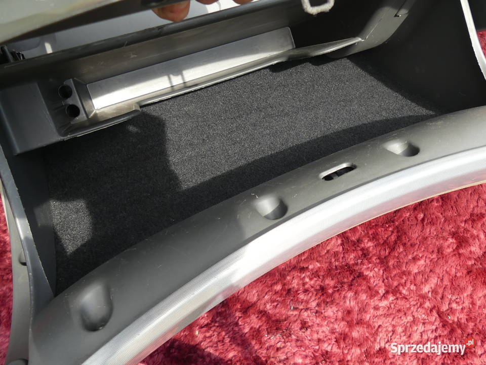 Volvo XC70 V70 schowek pasażera 2006 kolor OAK osobowe Części samochodowe Częstochowa