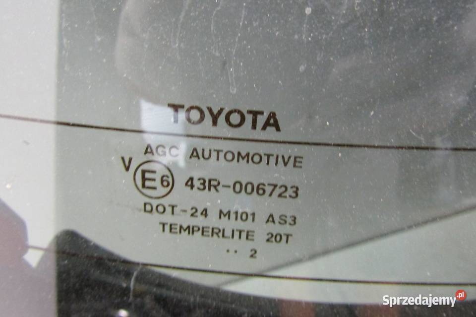 KLAPA BAGAŻNIKA TYLNA TYŁ 209 TOYOTA YARIS III osobowe sprzedam