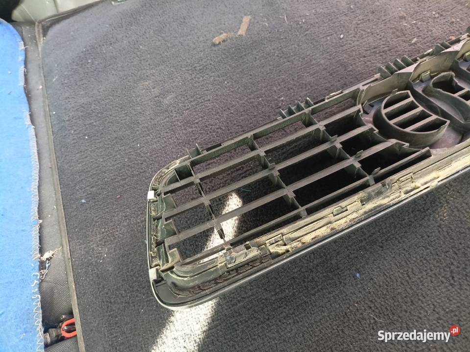 Grill 8D0 853 651 R Audi A4 B5 FL a27 Myszków sprzedam