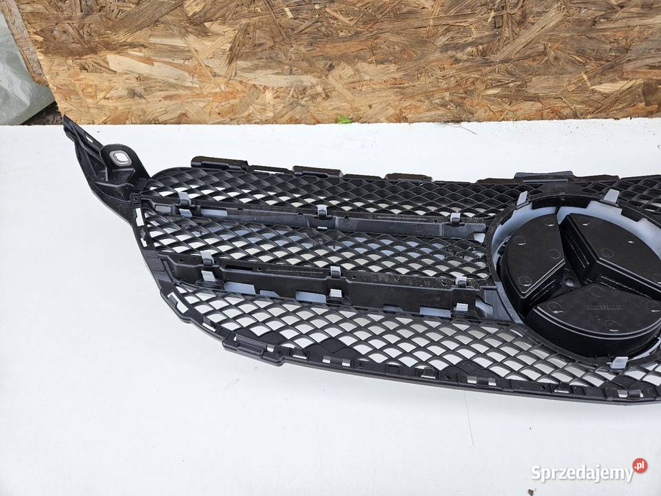 MERCEDES W205 1418 GRILL ATRAPA ZDERZAKA PRZÓD Międzychód