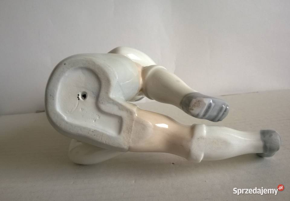 Figurka Porcelanowa Porcelana Piłkarz Chłopiec
