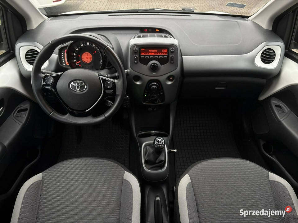 Toyota Aygo 10 XPLAY salon Polska gwarancja Motoryzacja Warszawa