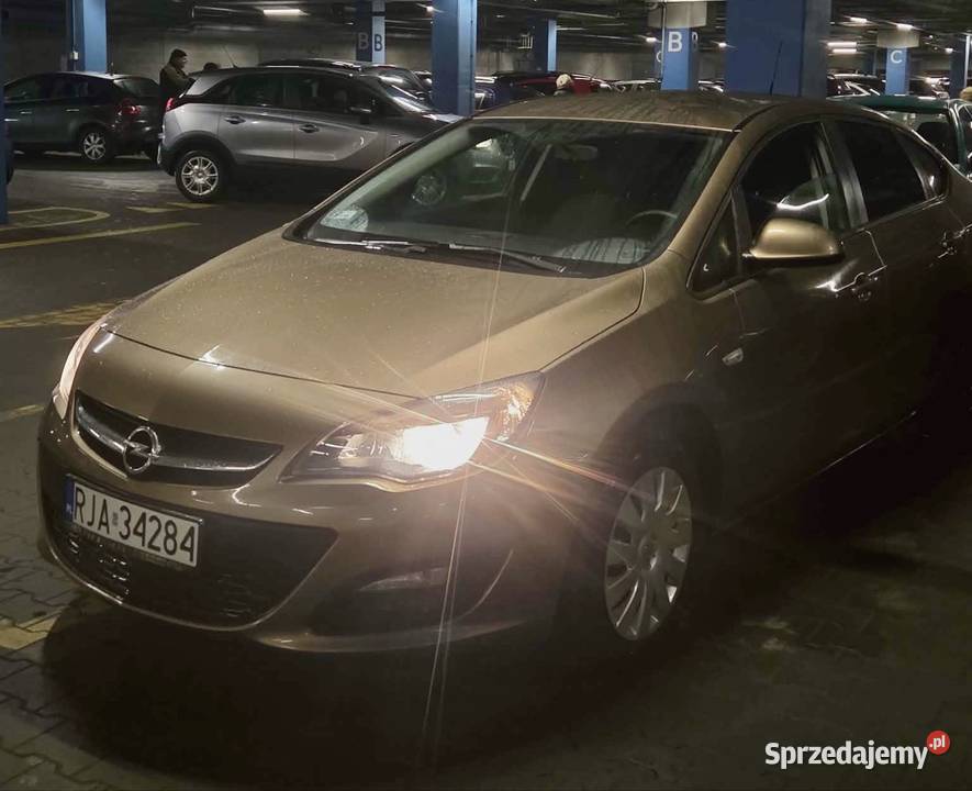 Opel Astra J Sedan 16 b LPG 130000km Radymno