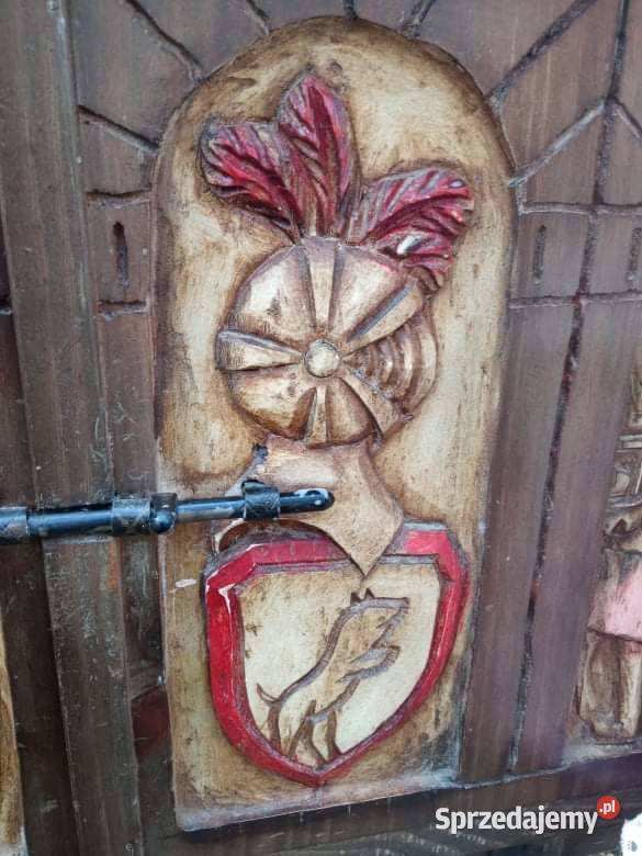 Ręcznie rzeźbiona drewniana komoda Chojnice