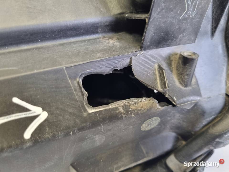 LAMPA PRAWA Lexus NX300H NX 300 NX200T 200 T osobowe Rudka