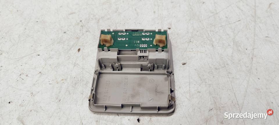 LAMPKA OŚWIETLENIE KABINY AUDI Q7 4L 4L0947164A Przystajń