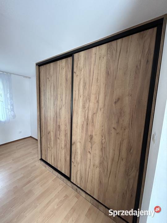 Składanie mebli z paczek i usługi stolarskie