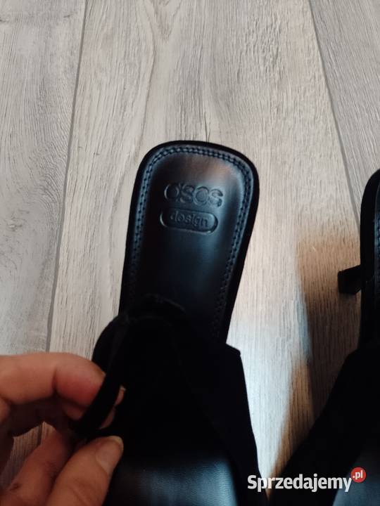 40 ASOS Design Czarne welurowe czółenka z Asos Kraków