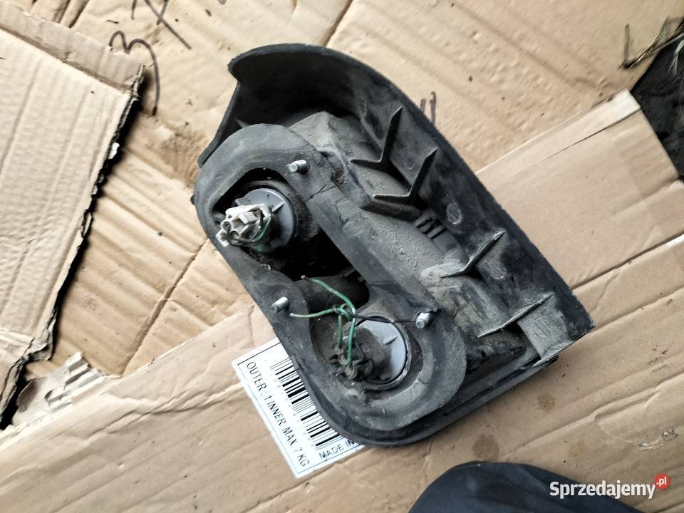 LAMPA TYLNA PRAWA MITSUBISHI SPACE WAGON Oświetlenie Kamień-Kolonia